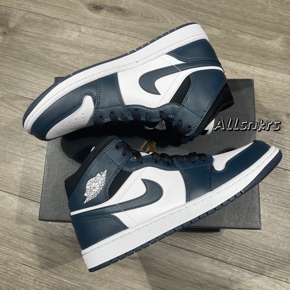 Air Jordan 1 Mid Armory Navy w - Picture 8 of 9